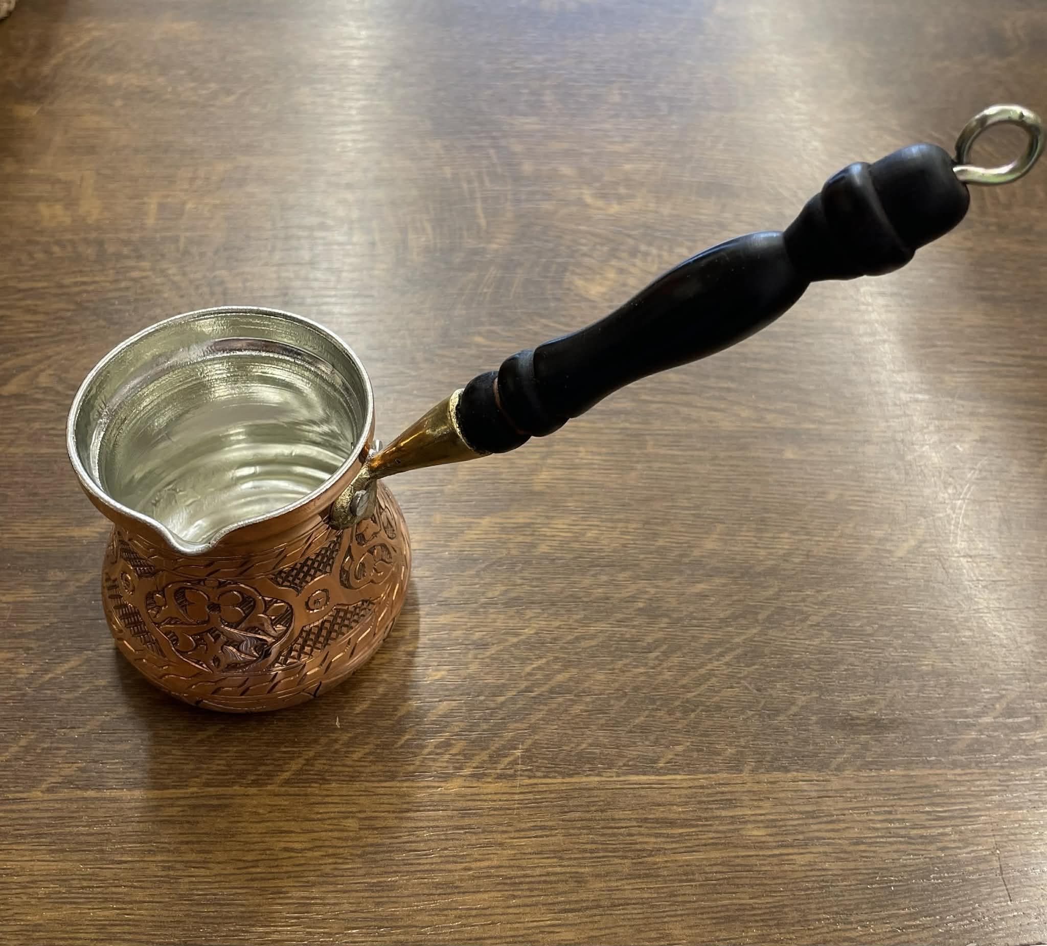 Džezva s rytinami s dřevěnou rukojetí, měděná patina, 350ml